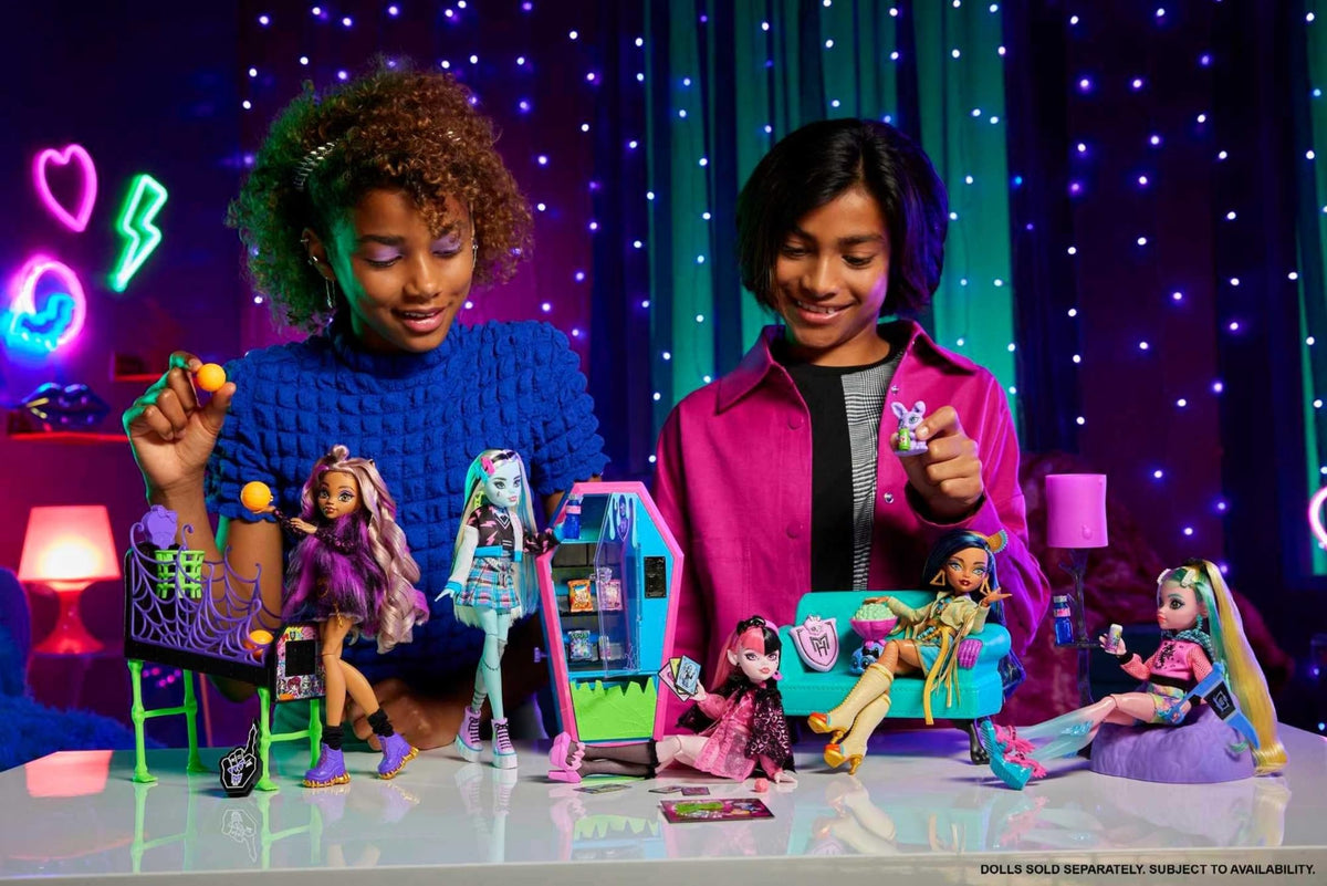 Monster High Playset with Doll House Furniture, 2 Pets & Accessories Q933147
